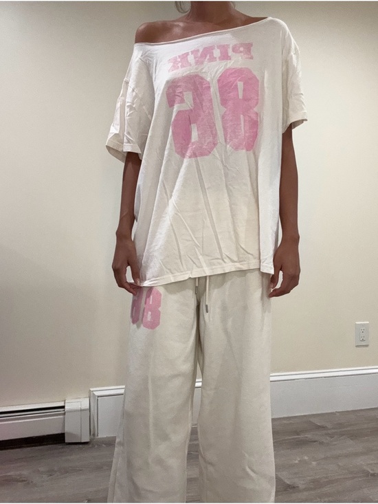 PINK Victoria's Secret White Short Sleeve Tee with Pink '86' Graphic - Picture 4 of 4